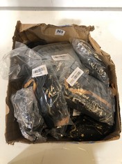 BOX OF APPROX 19 X ASSORTED BELTS TO INCLUDE BLACK WITH BLACK METAL BUCKLE SIZE 1150MM