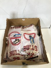 BOX OF APPROX 50 X GEEK UP KIDS BOYS BASKETBALL 2PCS SET WHITE/RED SIZE SM 4-5YRS UNLICENSED PRODUCT TOTAL RRP- £666