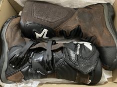 ALPINESTARS MOTORCYCLE BOOTS .