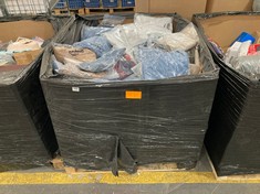 PALLET OF ASSORTED ITEMS TO INCLUDE 1/4 ZIP FLEECE SIZE SMALL IN BLUE (KERBSIDE PALLET DELIVERY)