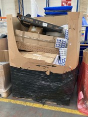 PALLET OF ASSORTED ITEMS TO INCLUDE MODERN TV STAND / BRACKET (KERBSIDE PALLET DELIVERY)