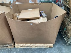 PALLET OF ASSORTED ITEMS TO INCLUDE PREMIUM XL GARMENT BAG BLACK (KERBSIDE PALLET DELIVERY)