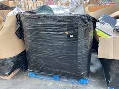 PALLET OF ASSORTED ITEMS TO INCLUDE DECORATIVE OUTDOOR RUG (KERBSIDE PALLET DELIVERY)