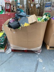 PALLET OF ASSORTED ITEMS TO INCLUDE 30M EXPANDABLE GARDEN HOSE WITH FITTINGS (KERBSIDE PALLET DELIVERY)