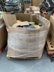 PALLET OF ASSORTED ITEMS TO INCLUDE HAPELLO WIGGLING SEA CREATURE SPRINKLER (KERBSIDE PALLET DELIVERY)