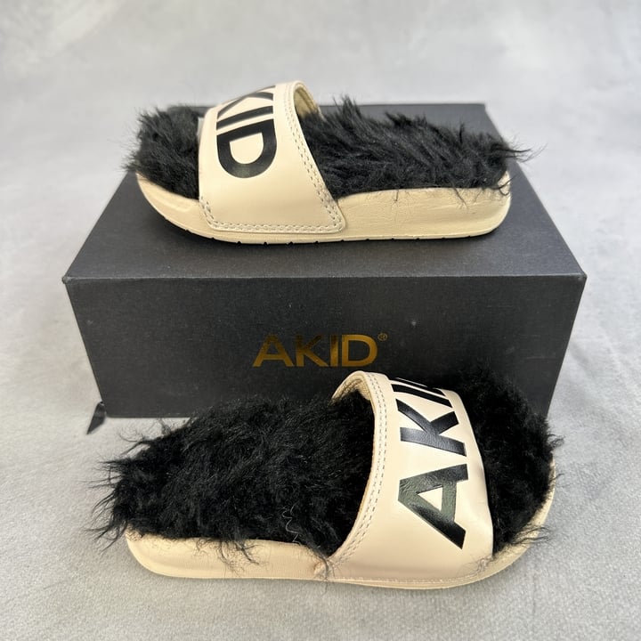 Akid Faux Fur Aston Sliders - Size 8