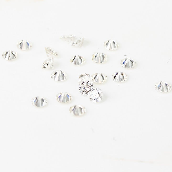 0.94ct Diamond Round Brilliant-Cut Melee.  Colour I-J, Clarity Si1-Si2, 2.3mm.  Auction Guide: £150-£200