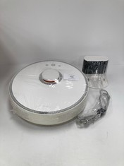 ROBOT HOOVER ROBOROCK MODEL CDZ02RR WHITE (WITHOUT ORIGINAL BOX) - LOCATION 14A.