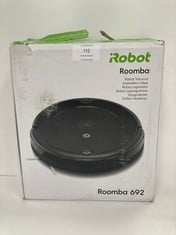 IROBOT ROOMBA 692 ROBOT HOOVER WITH WI-FI CONNECTION, THREE-STAGE CLEANING SYSTEM, PERSONALISED SUGGESTIONS, COMPATIBLE WITH YOUR VOICE ASSISTANT, BLACK - LOCATION 10A.