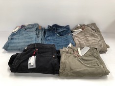 5 X PREMIUM DESIGNER CLOTHING ASSORTMENT INCLUDING BDG SHORTS SIZE 34W (TOTAL  RRP. 260€) - LOCATION 52A.