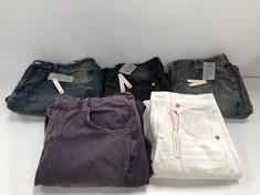 5 X PREMIUM DESIGNER CLOTHING ASSORTMENT INCLUDING JEANS SIZE 28W 32L (TOTAL  RRP 365€) - LOCATION 48A.