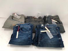 5 X PREMIUM DESIGNER CLOTHING ASSORTMENT INCLUDING JEANS SIZE 30W 28L (TOTAL  RRP 335€) - LOCATION 36A.