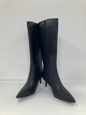 HIGH HEELED BOOTS AND BLACK LEATHER BRAND UNSPECIFIED 39 EU - LOCATION 9A.