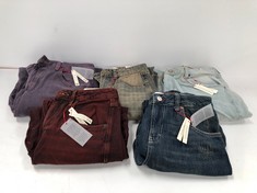 5 X PREMIUM DESIGNER CLOTHING ASSORTMENT INCLUDING JEANS SIZE 26W 32L (TOTAL  RRP 341€) - LOCATION 32A.