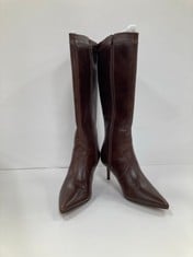 HIGH HEEL AND LEATHER BOOTS BROWN COLOUR BRAND UNSPECIFIED 38 EU - LOCATION 9A.