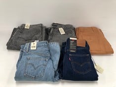 5 X LEVI'S TROUSERS VARIOUS MODELS AND SIZES INCLUDING JEANS SIZE 25 (TOTAL  RRP. 568€) - LOCATION 4A.