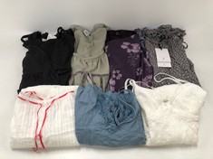 7 X DRESSES VARIOUS BRANDS AND SIZES INCLUDING HOLLISTER SIZE M (TOTAL  RRP 381€) - LOCATION 18B.