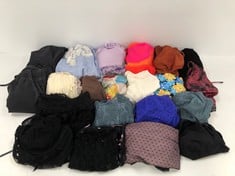 RANGE OF WOMEN'S UNDERWEAR AND BIKINIS VARIOUS BRANDS AND SIZES INCLUDING OUT FROM UNDER (TOTAL  RRP 591€) - LOCATION 3B.