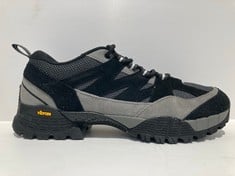 HI-TEC SHOES BLACK AND GREY COLOUR SIZE 44 (TOTAL  RRP 125€) - LOCATION 25A.