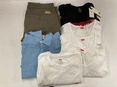 7 X LEVIS GARMENTS VARIOUS MODELS AND SIZES INCLUDING BLUE SHIRT SIZE S - LOCATION 31B.