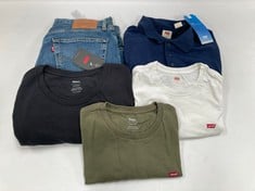 5 X LEVIS GARMENTS VARIOUS MODELS AND SIZES INCLUDING GREEN T-SHIRT SIZE M - LOCATION 31B.