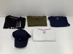 5 X TOMMY HILFIGER CLOTHING VARIOUS SIZES AND MODELS INCLUDING WHITE T-SHIRT L - LOCATION 35B.