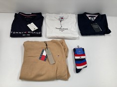 5 X TOMMY HILFIGER GARMENTS VARIOUS SIZES AND MODELS INCLUDING SOCKS SIZE 35/38 - LOCATION 35B.