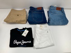 5 X PEPE JEANS GARMENTS VARIOUS SIZES AND MODELS INCLUDING BLACK T-SHIRT SIZE M - LOCATION 35B.