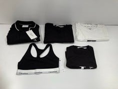 5 X CALVIN KLEIN CLOTHING VARIOUS SIZES AND MODELS INCLUDING BLACK T-SHIRT SIZE M - LOCATION 39B.