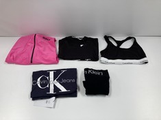 5 X CALVIN KLEIN CLOTHING VARIOUS SIZES AND STYLES INCLUDING NAVY BLUE T-SHIRT SIZE L - LOCATION 43B.