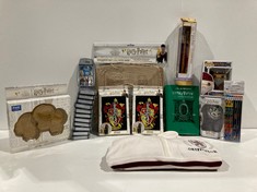 22 X HARRY POTTER ITEMS VARIOUS MODELS INCLUDING WAND AND SPELL CARD HERMIONE GRANGER - LOCATION 36B.