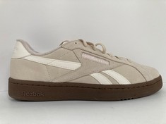 REEBOK TRAINERS WHITE AND BEIGE COLOUR SIZE 44.5 (TOTAL  RRP 100€) - LOCATION 33A.