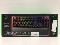 RAZER HUNTSMAN V2 - GAMING KEYBOARD WITH ANALOGUE SWITCHES, OPTO-MECHANICAL (WRIST REST, DIGITAL ROTARY CONTROL, MULTIMEDIA KEYS, RGB CHROMA) QWERTZ, GERMAN DESIGN, BLACK (USB MISSING) - LOCATION 41C