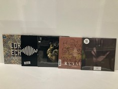 5 X VINYL VARIOUS ARTISTS INCLUDING ARCTIC MONKEYS-LOCATION 22C.