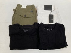 4 X JACK JONES CLOTHING VARIOUS SIZES AND STYLES INCLUDING BLACK T-SHIRT SIZE S - LOCATION 23C.