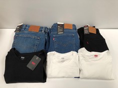 6 X LEVIS GARMENTS VARIOUS STYLES AND SIZES INCLUDING RIBCAGE STRAIGHT JEANS - LOCATION 31C.