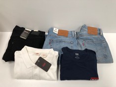 5 X LEVIS GARMENTS VARIOUS MODELS AND SIZES INCLUDING T-SHIRT SIZE L - LOCATION 31C.