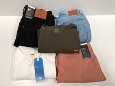 5 X LEVIS GARMENTS VARIOUS MODELS AND SIZES INCLUDING T-SHIRT SIZE XL - LOCATION 31C.