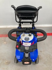 SCOOTER CHAIR FOR PEOPLE WITH REDUCED MOBILITY (WHEN SWITCHED ON IT BEEPS, BROKEN IN THE MIDDLE).