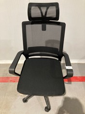 BLACK OFFICE CHAIR.