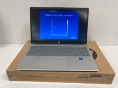 LAPTOP HP 15-FD0000NS 512 GB (ORIGINAL RRP - 299,00€) IN SILVER (WITH BOX AND CHARGER, DOES NOT WORK THE TOUCH MOUSE). I3-N305, 8 GB RAM, , INTEL UHD GRAPHICS [JPTZ6995].