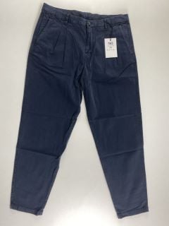 PAUL SMITH MEN'S DOUBLE POCKET CHINO. SIZE: 32, MADE FROM: 97% COTTON 3% ELASTANE. RRP: £145