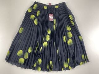 PAUL SMITH WOMEN'S PLEATED SKIRT. SIZE: 46, MADE FROM: 100% POLYESTER. RRP: £315