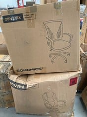 2 X SONGMICS CHAIRS INCLUDING MODEL IN OBG022W01 (MAY BE BROKEN OR INCOMPLETE).