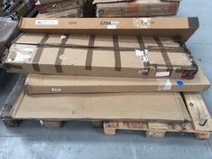 PALLET VARIETY OF FURNITURE INCLUDING SHELVING KLUM 2255(MAY BE BROKEN OR INCOMPLETE).