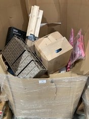 PALLET OF ASSORTED ITEMS INCLUDING DEIK SET OF 16 KNIVES.