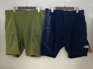 2 X THE NORTH FACE MEN'S PACKABLE SHORTS IN FOREST OLIVE/ BLACK - UK LARGE: LOCATION - J11