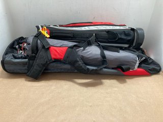 3 X ASSORTED ITEMS TO INCLUDE SLAZENGER BASEBALL BAG IN BLACK/RED: LOCATION - J17