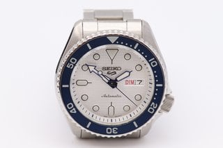 SEIKO 5 SPORTS - SKX GMT SKY BLUE SILVER CLOUD 42.5MM MENS BRACELET WATCH - RRP 420: LOCATION - J21