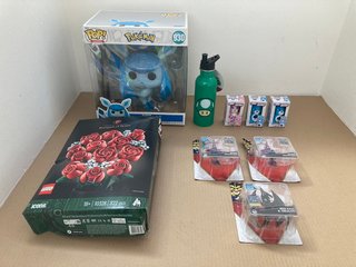 QTY OF ASSORTED TOYS TO INCLUDE POKEMON GLACEON FIGURE: LOCATION - J22